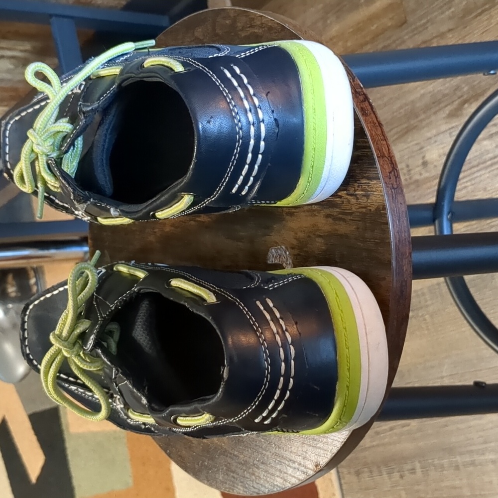 Shoes - Picture 2 of 4